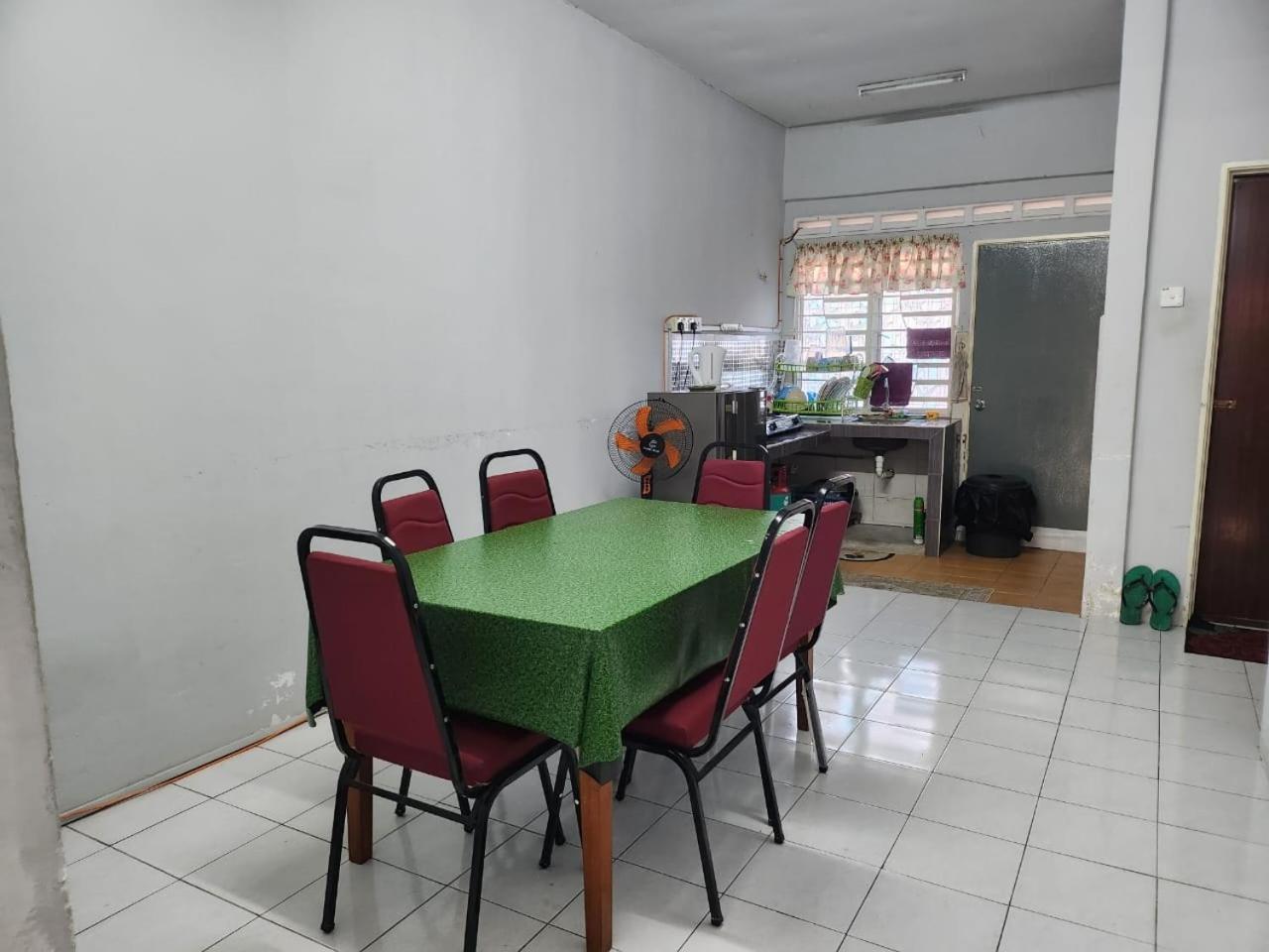 Villa Taufiq 34 Klia Sepang With 3 Airconds & Free Wi-Fi à Banting  Extérieur photo