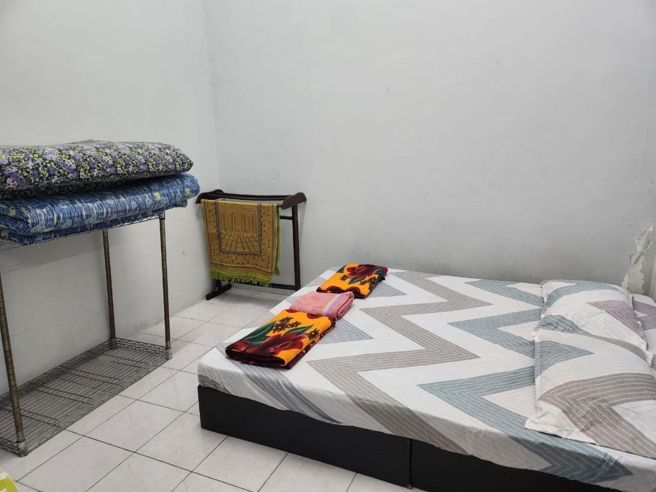 Villa Taufiq 34 Klia Sepang With 3 Airconds & Free Wi-Fi à Banting  Extérieur photo